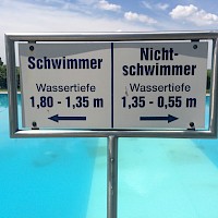 Das Schwimmlager ist bei uns fest im Stundenplan verankert. Im Juni gehen alle Schülerinnen und Schüler während des Sportunterrichtes ins Freibad und trainieren für das nächste Schwimmabzeichen. | Foto: twsd